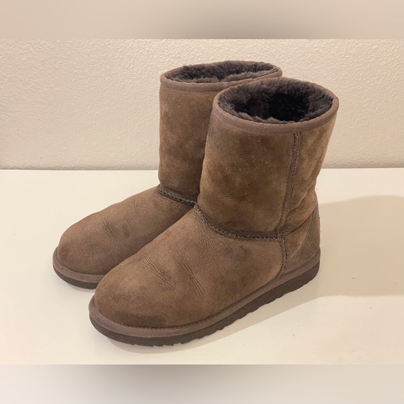 UGG Women’s Classic Short‎ II Chocolate Suede Boots Size 4 - Picture 3 of 10